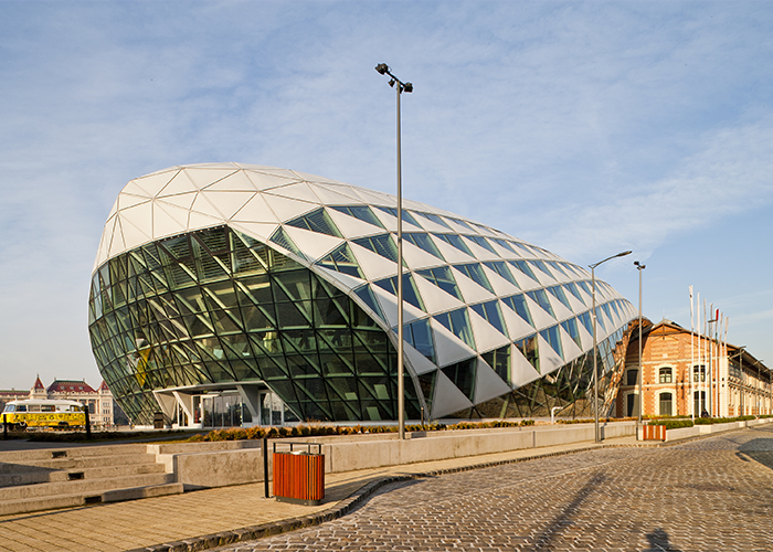 Throughout Europe: Fire resistant glazing with SCHOTT PYRANS combines reliable functionality with architectural aesthetics