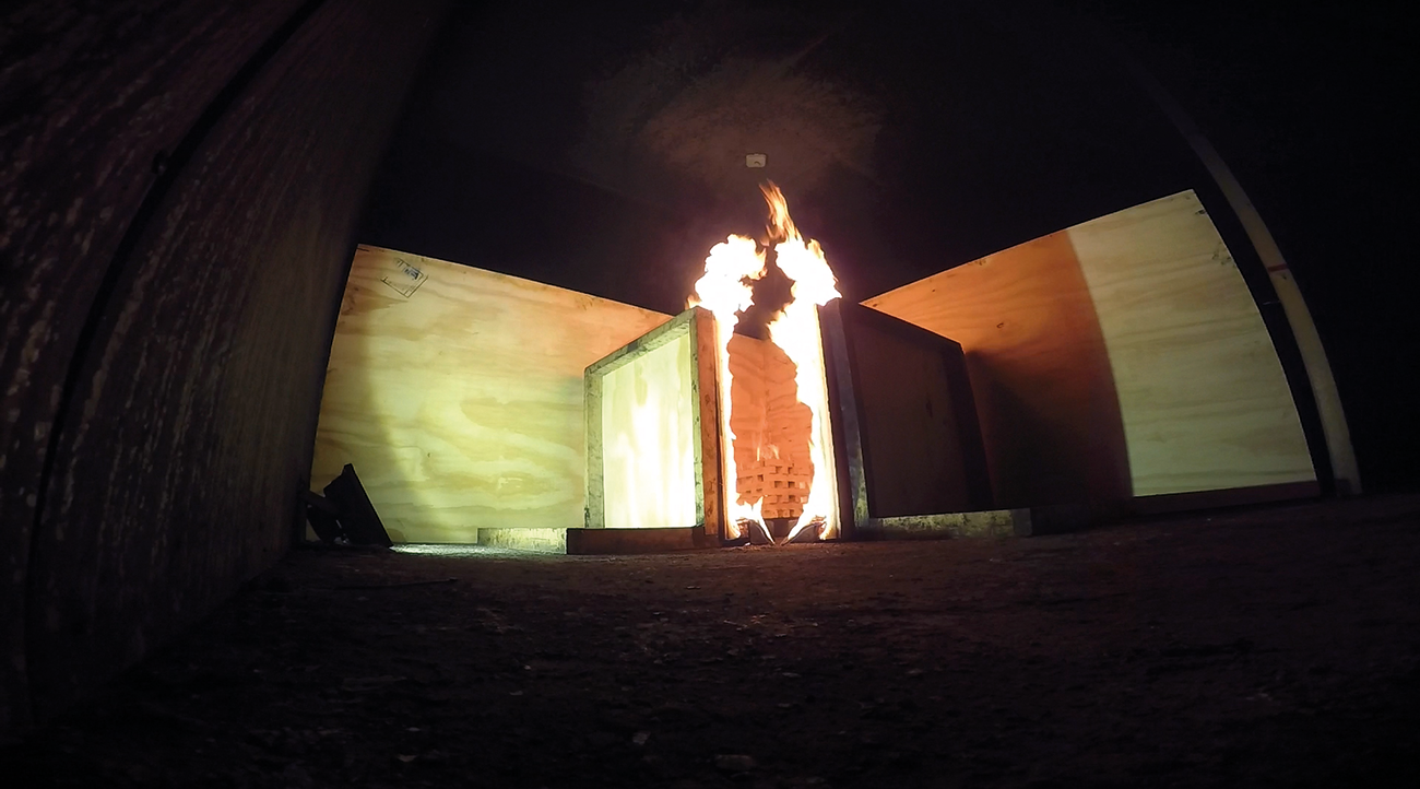BS 8435:2015 Test 3 – Centre (Spray head on opposite wall).
