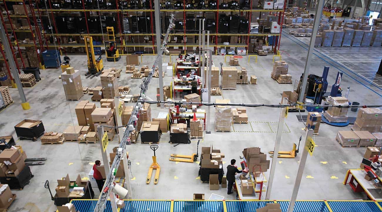 Very large open spaces, high ceilings and high fire load are typical characteristics in warehouses.