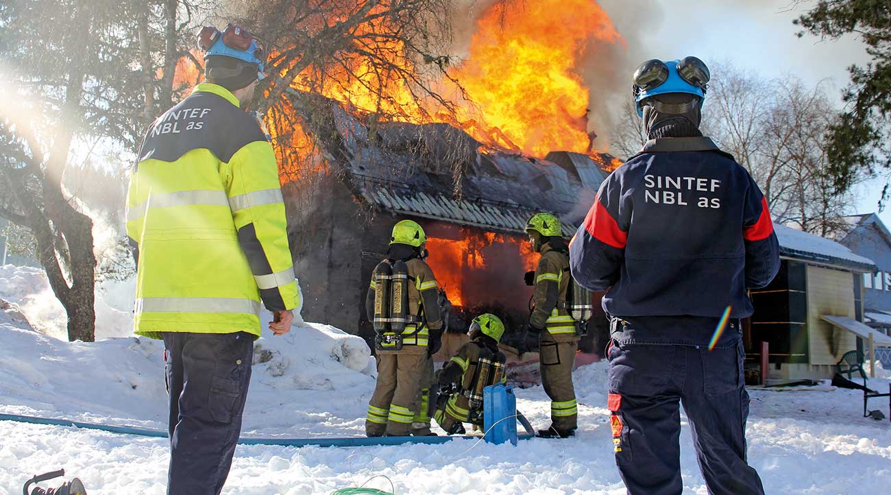 Most fires take place in the victim’s home. Here; Norwegian fire fighters on training, while researchers from SP Fire Research (former SINTEF NBL) perform measurements as part of a research project.