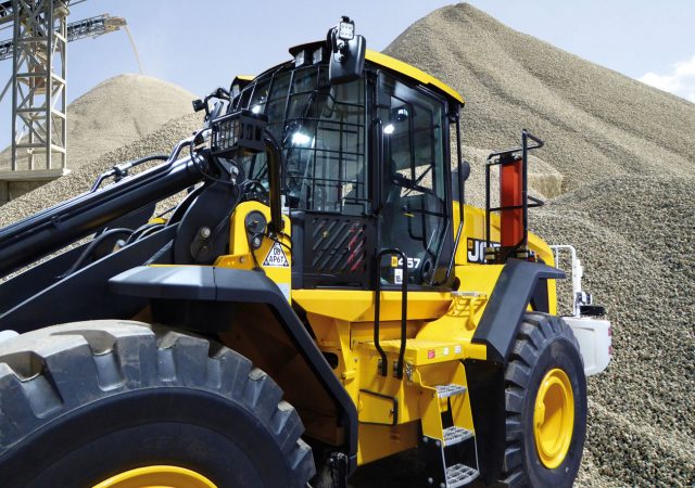 Figure 1: A wheel loader in a challenging environment equipped with Dafo’s system.