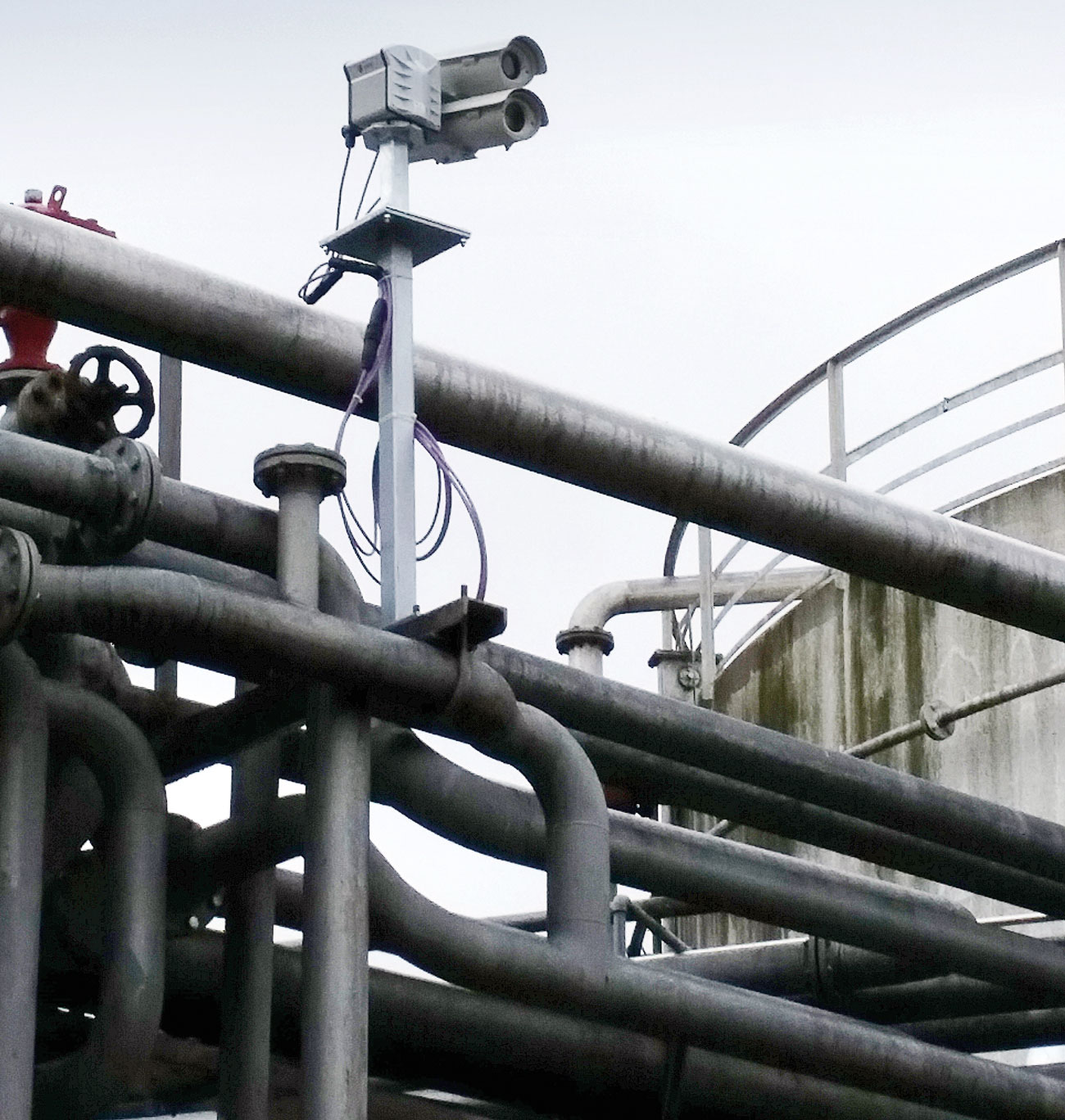 PYROVIEW thermographic camera in weatherproof enclosure.