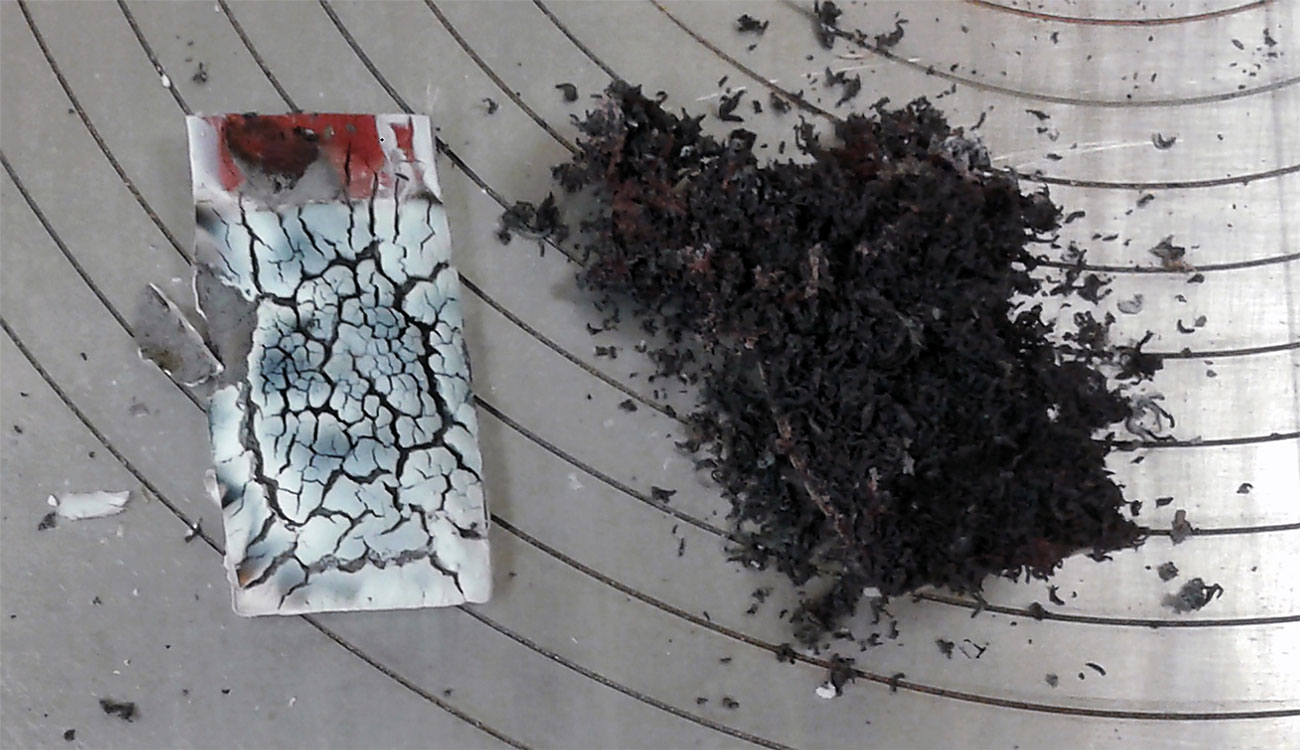 An intumescent gasket (left) and a non-intumescent gasket (right).
