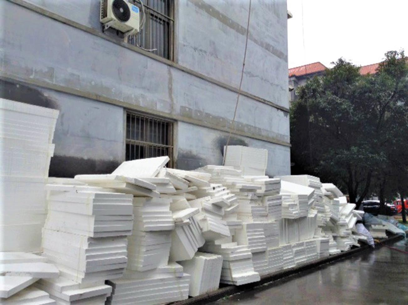 Figure 1: Polystyrene (PS) a thermoplastic with very poor reaction to fire, image displays poor unsafe site management.