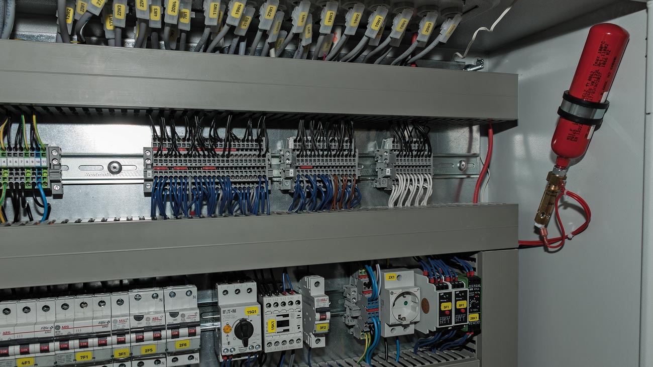 Device-integrated fire protection with AMFE inside electric cabinets detects fires reliably and extinguishes at the point of origin. Signal connections monitor the activation.