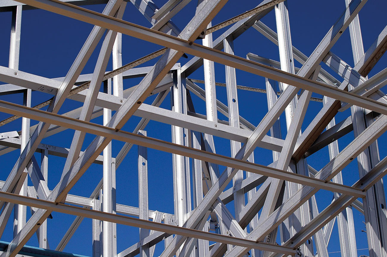 Figure 1: With intumescent coatings steel structures can meet the requirements of various fire resistance classes. But prolonged cold-temperature storage of intumescent coatings leads to an irreversible increase in the viscosity to a point where the coating cannot be applied anymore.