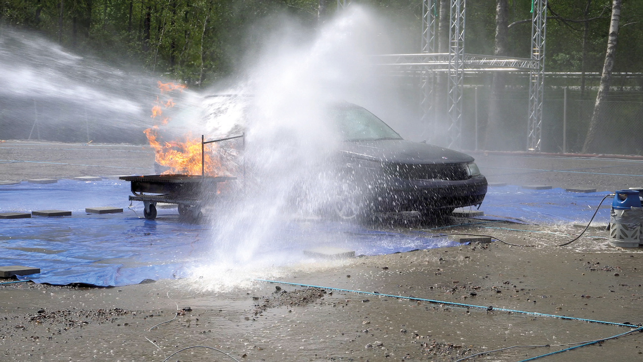 Unifire FlameRanger Autonomous Monitor System automatically detecting and targeting fire with no human involvement.