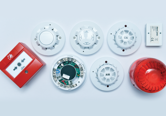 AlarmSense is a straightforward range comprising of of 2 heat detectors, 2 optical smoke detectors, a manual call point, an open area sounder, an open-area sounder visual indicator and an alarm relay.