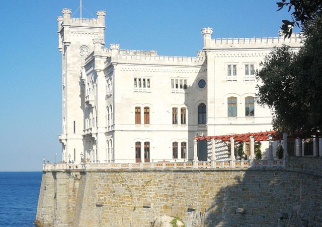 Historic Miramare Castle has been equipped with more than 150 high-performance wireless devices from the Taurus range.