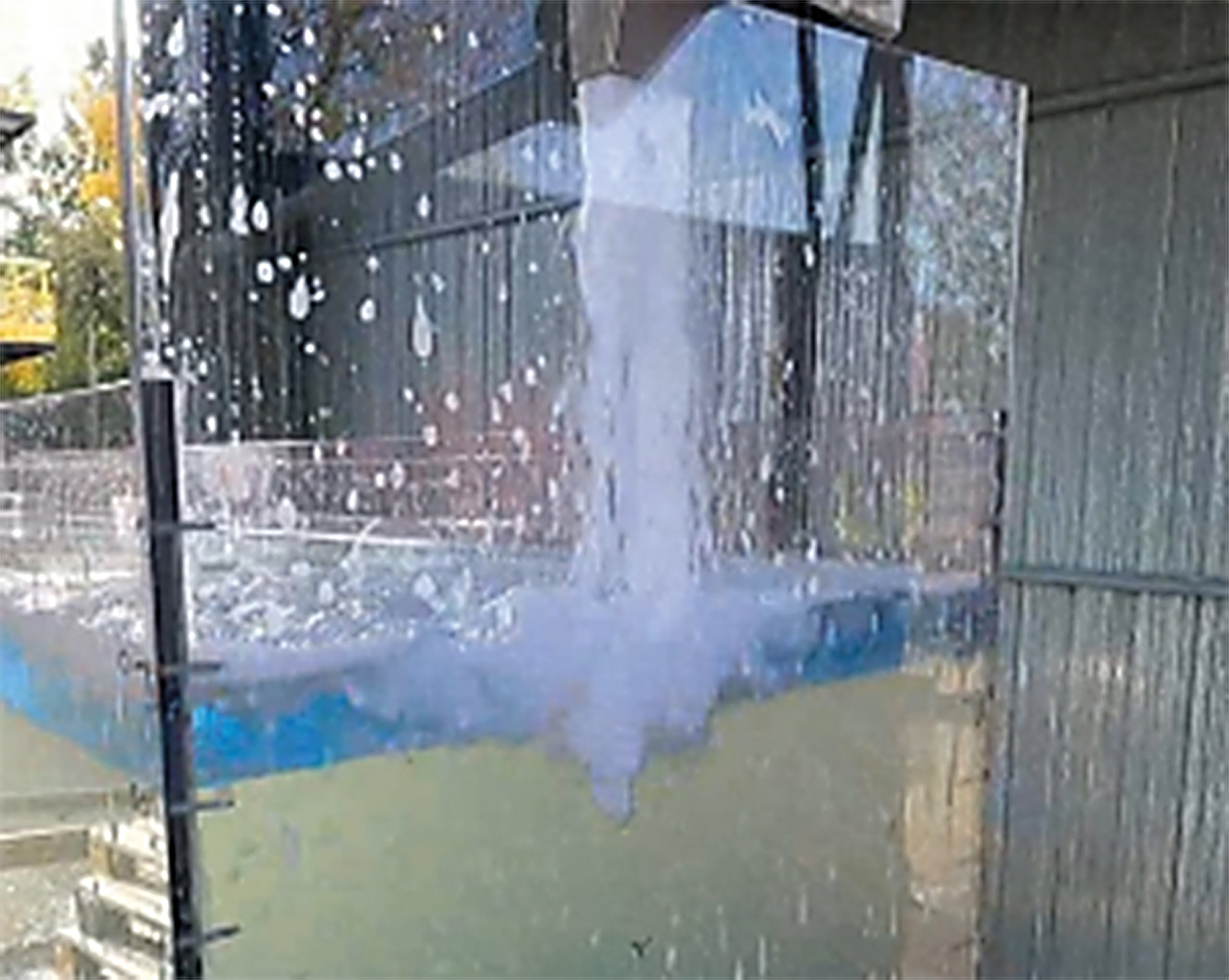 Figure 1. Foam from a ‘pourer’ plunging through 50mm of Jet A fuel (coloured blue). Images supplied by Author / Contributor