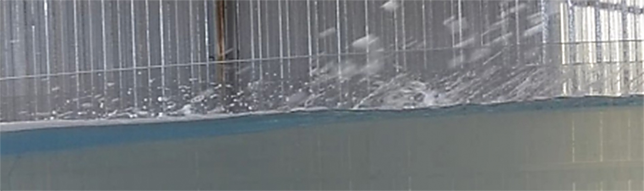 Figure 4. Foam from a ‘monitor’ being plunged into 25mm fuel – note only minor penetration through fuel due to forward momentum of foam application. Images supplied by Author / Contributor