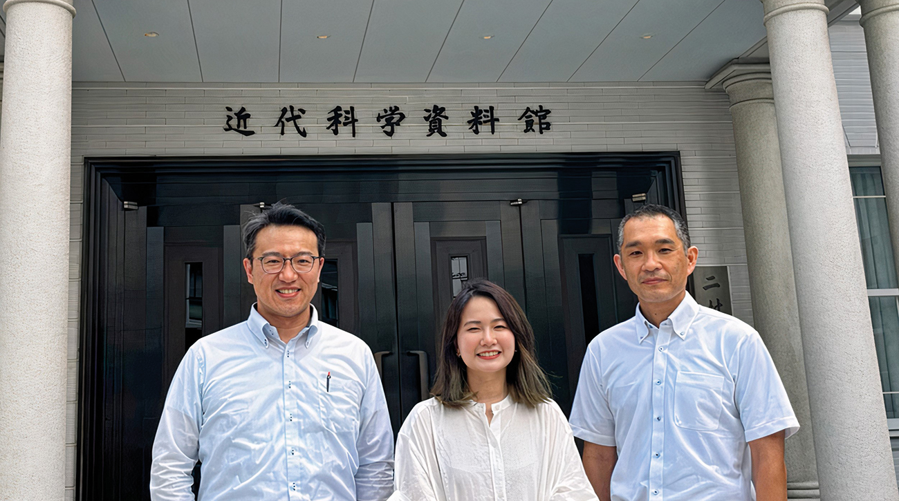 Nicharee together with Prof. Mizuno (left) and Prof. Kuwana (Tokyo University of Science).