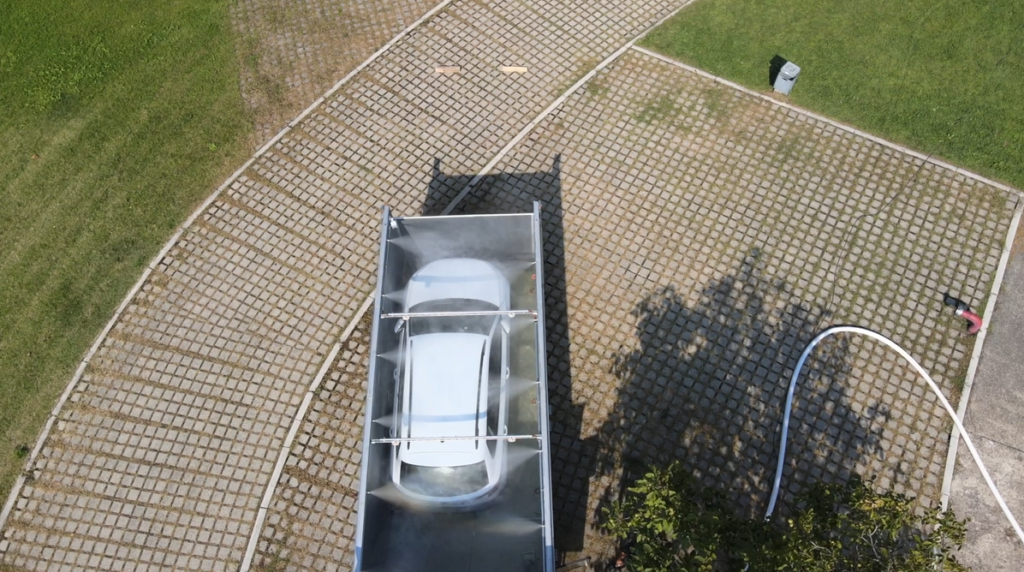 Nozzles ensure cooling of the car and knock-down of smoke, right before the flooding system fills the Q-Container with water.