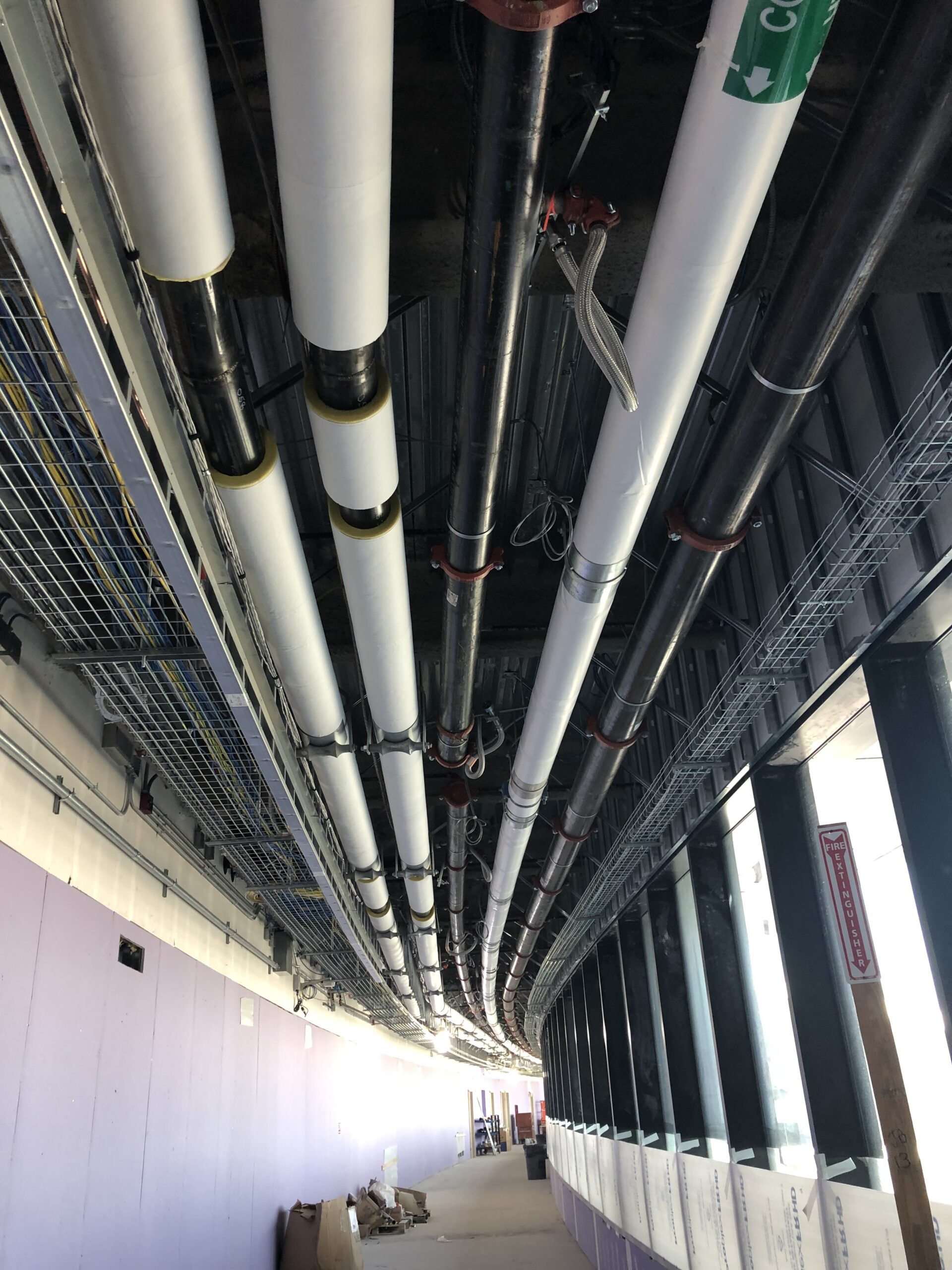 Victaulic flexible couplings provided the necessary angular deflection on long pipe runs in the curved building – a cost-effective and time-saving solution for a unique project challenge.